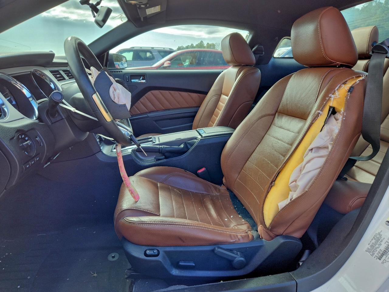 Ford Mustang Image 6