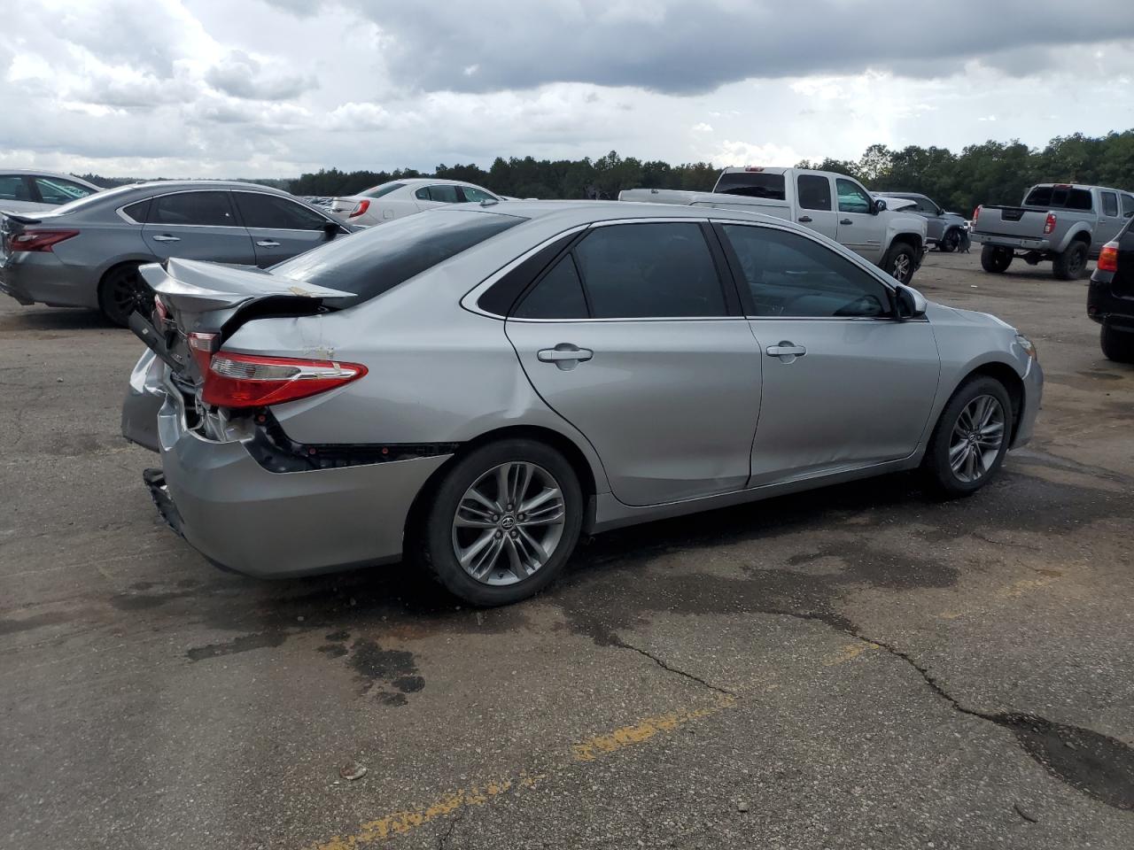 Toyota Camry Le Image 7