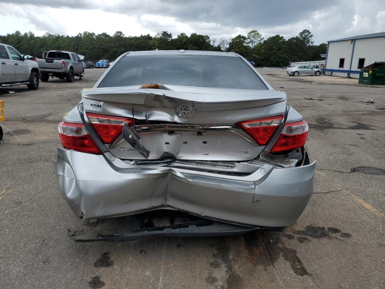 Toyota Camry Le Image 13