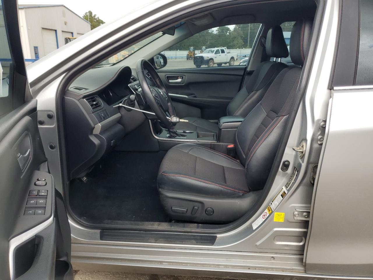 Toyota Camry Le Image 9