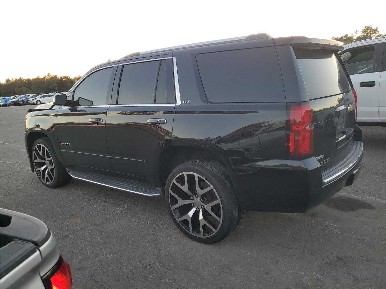 Chevrolet Tahoe C1500 Ltz Image 3