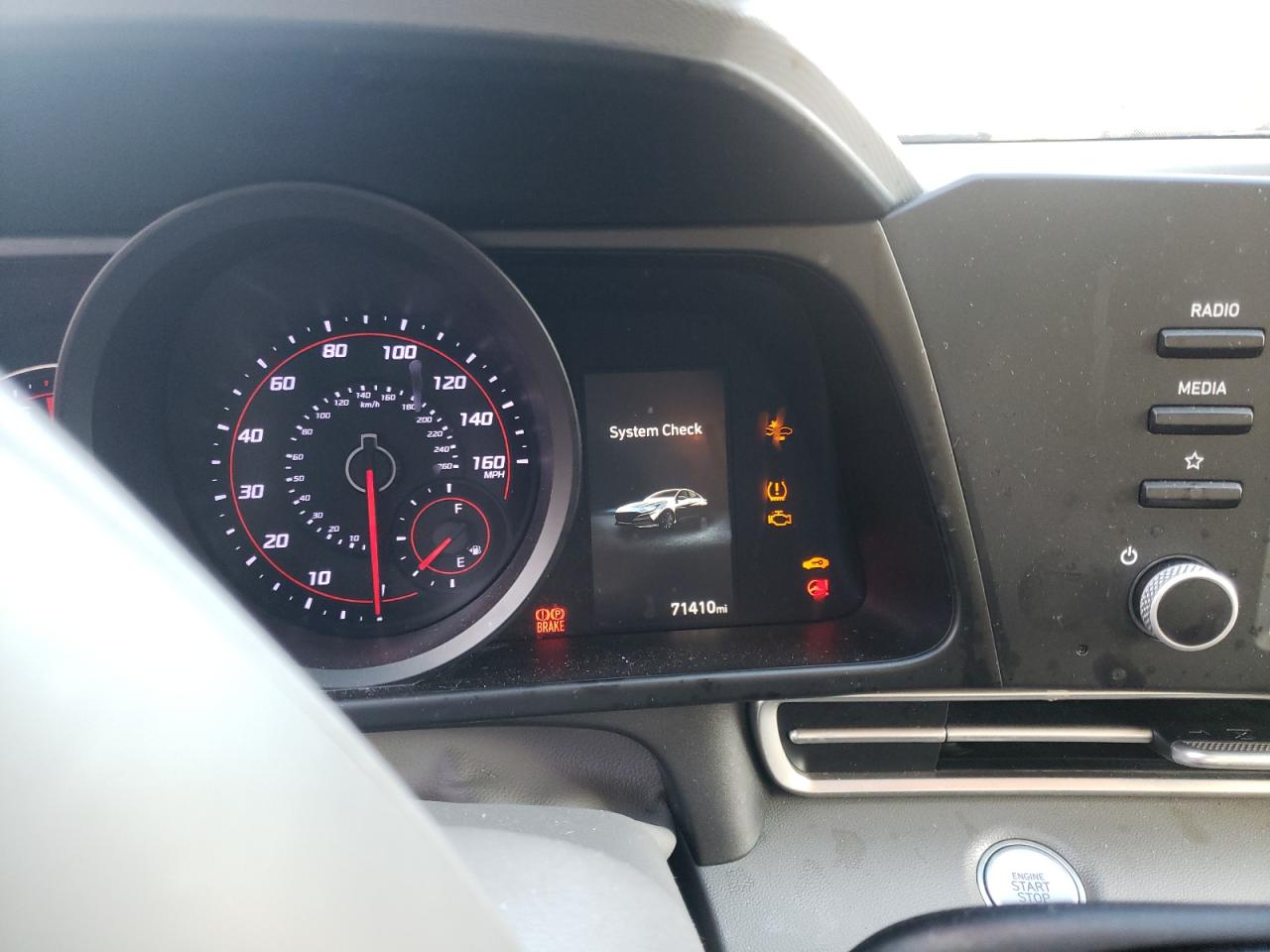 Hyundai ELANTRA Sel Image 12