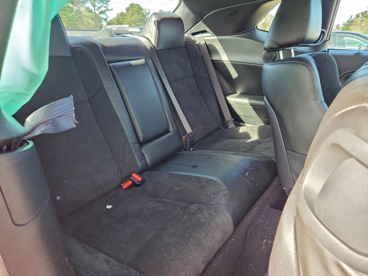 Dodge Challenger R/t Scat Pack Image 3