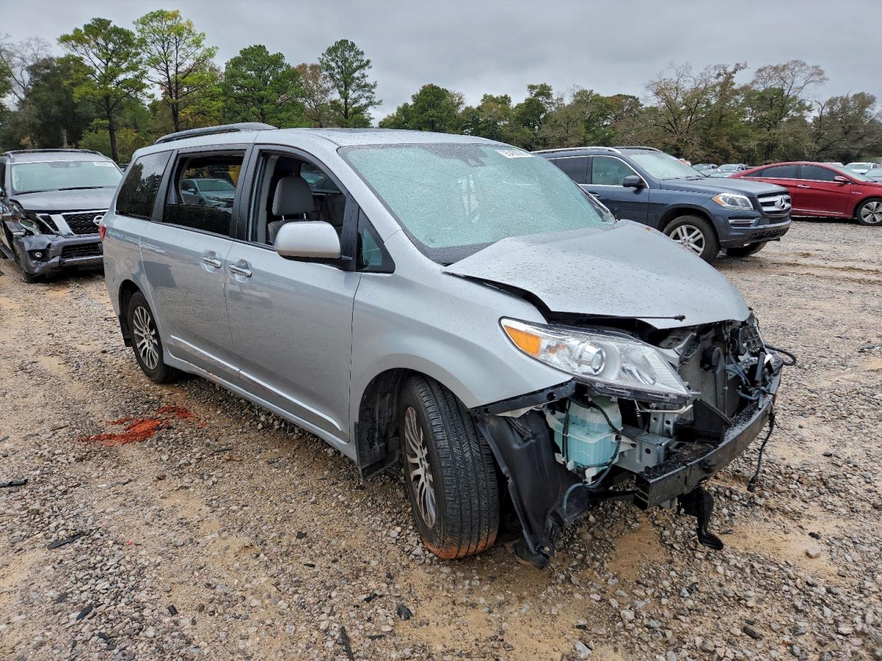Toyota Sienna Xle Image 3