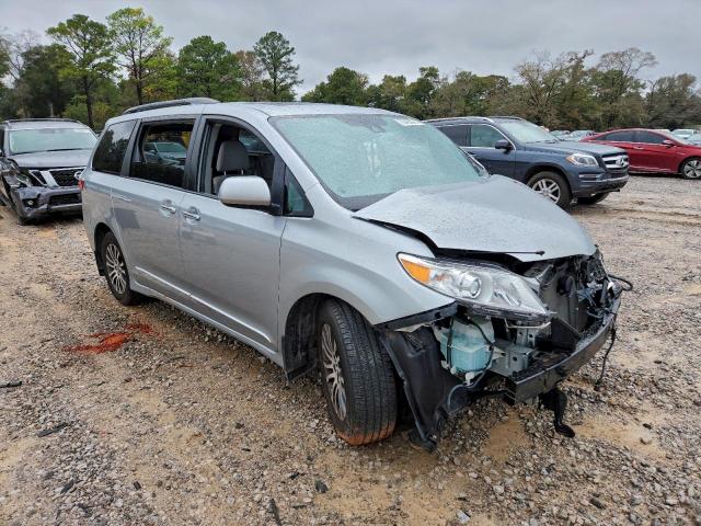 Toyota Sienna Xle Image 3