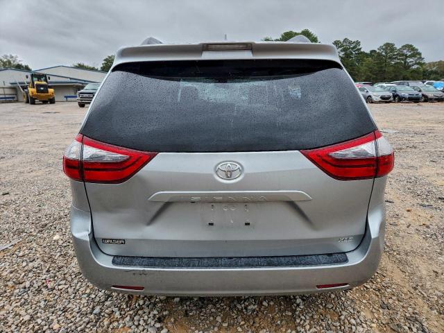 Toyota Sienna Xle Image 11