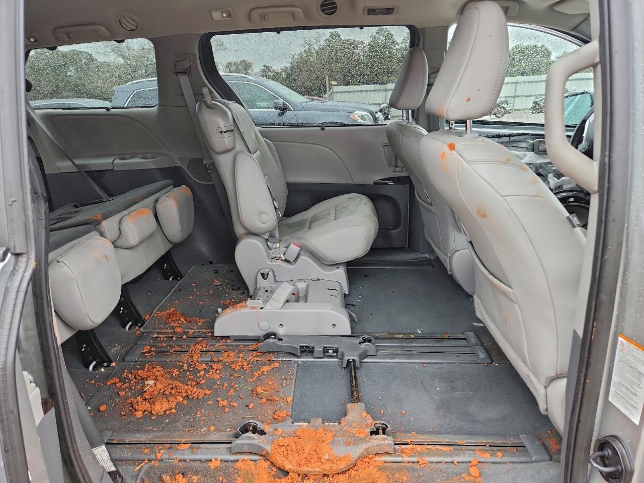 Toyota Sienna Xle Image 6