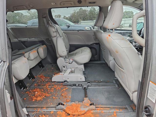 Toyota Sienna Xle Image 6