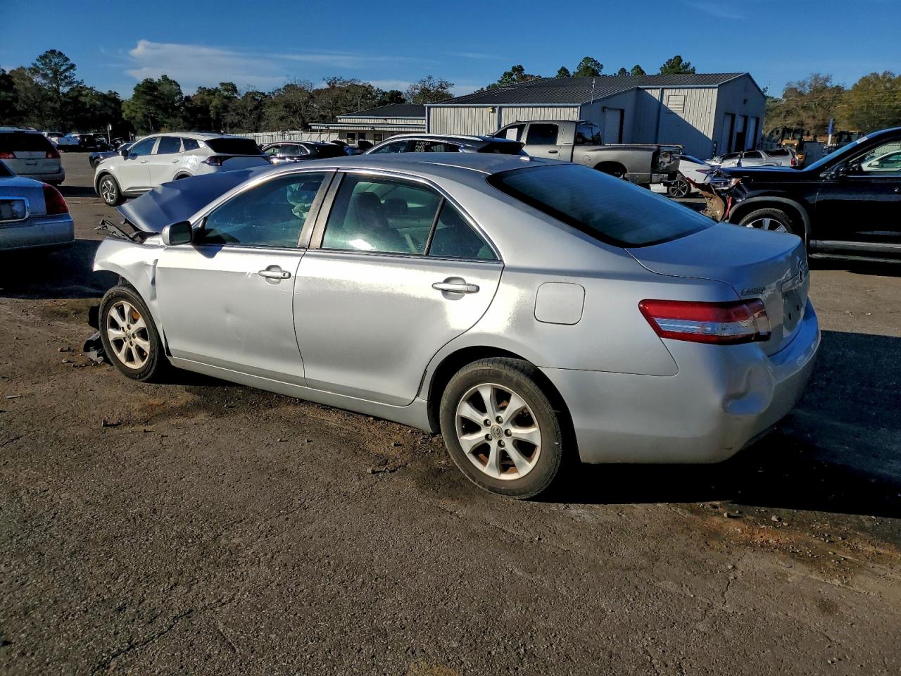 Toyota Camry Base Image 9