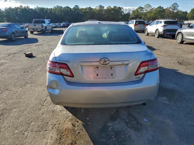 Toyota Camry Base Image 4