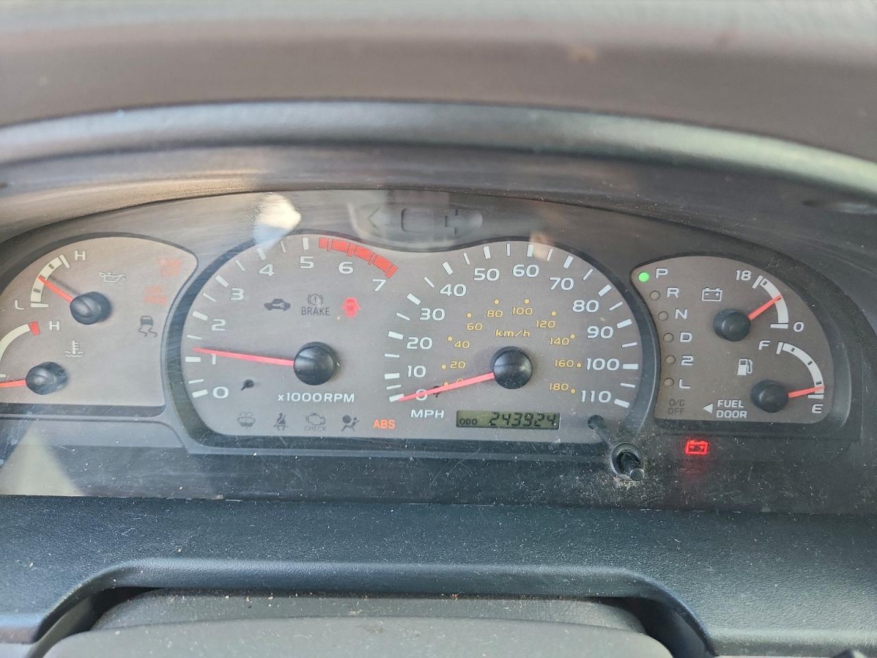 Toyota Sequoia Sr5 Image 6