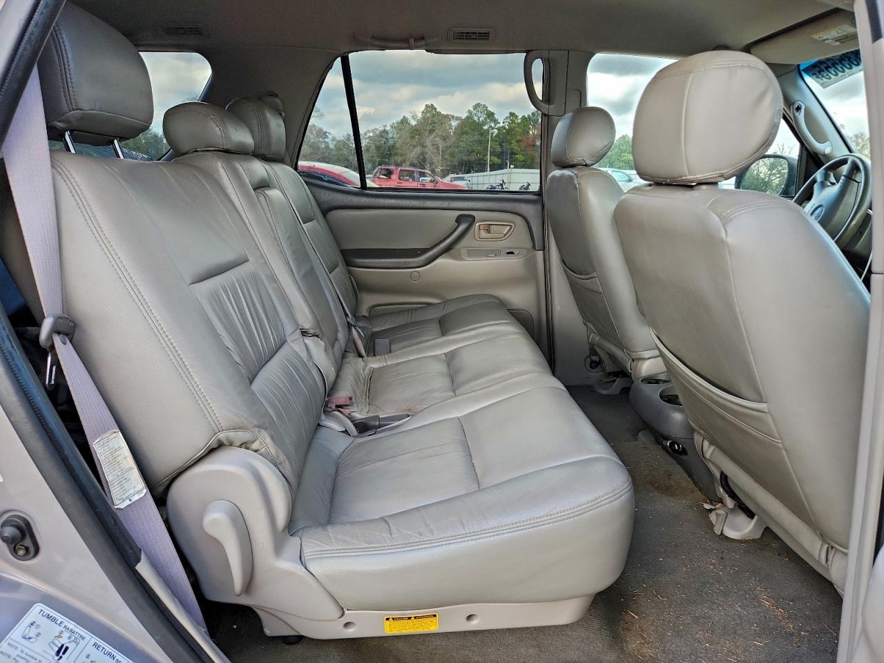 Toyota Sequoia Sr5 Image 10