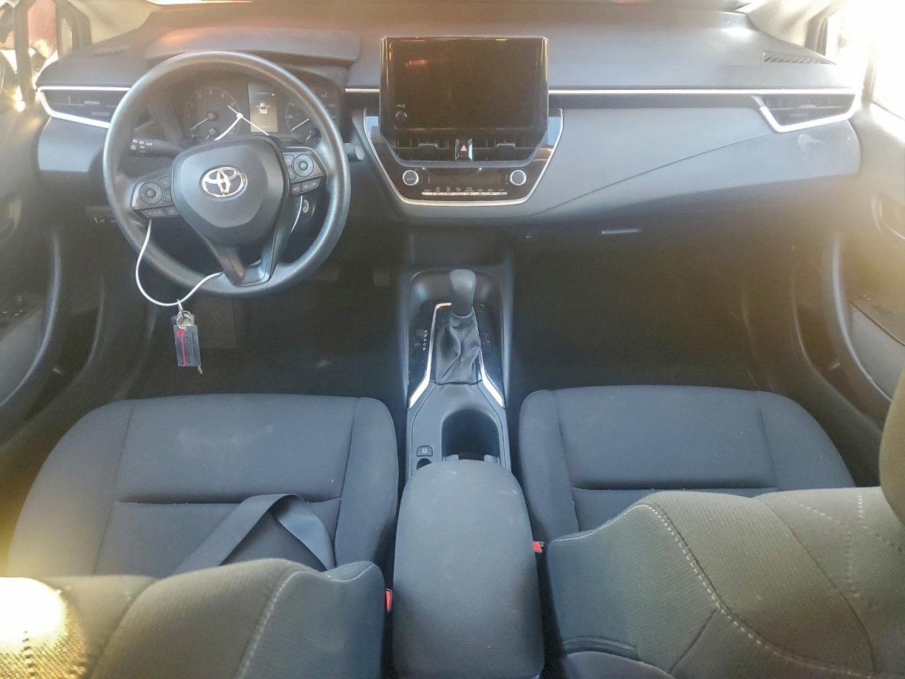 Toyota Corolla Le Image 4