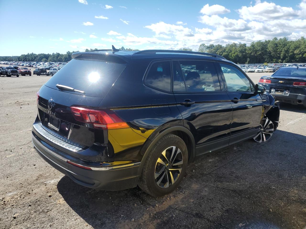 Volkswagen Tiguan S Image 4