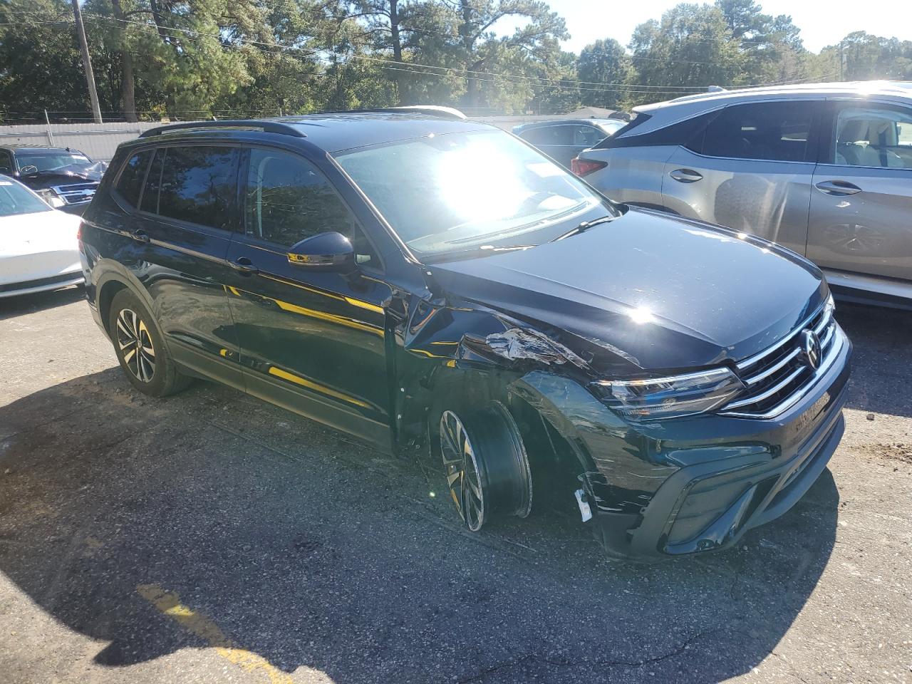 Volkswagen Tiguan S Image 3