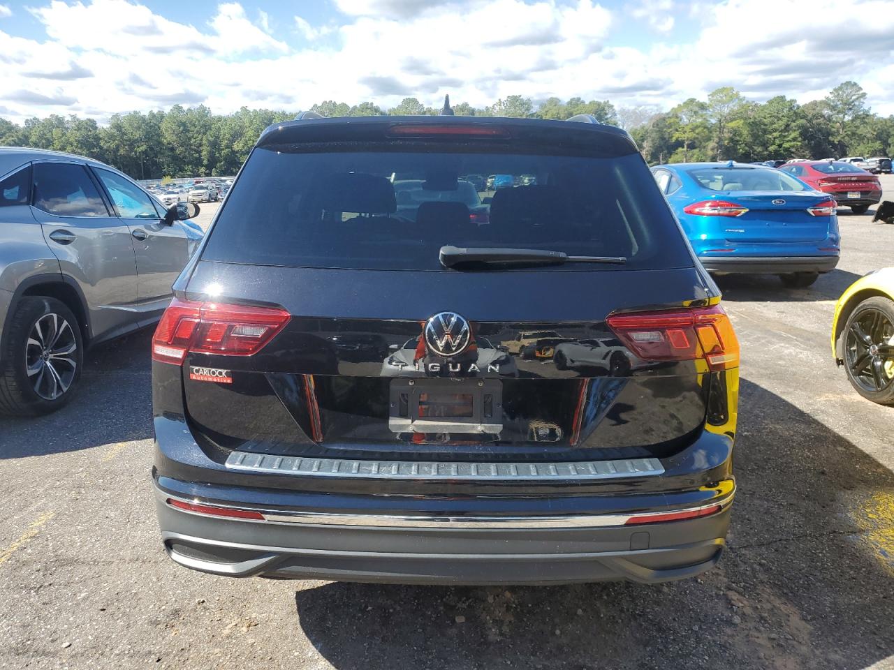 Volkswagen Tiguan S Image 5