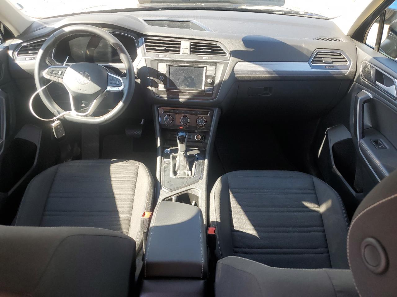 Volkswagen Tiguan S Image 8