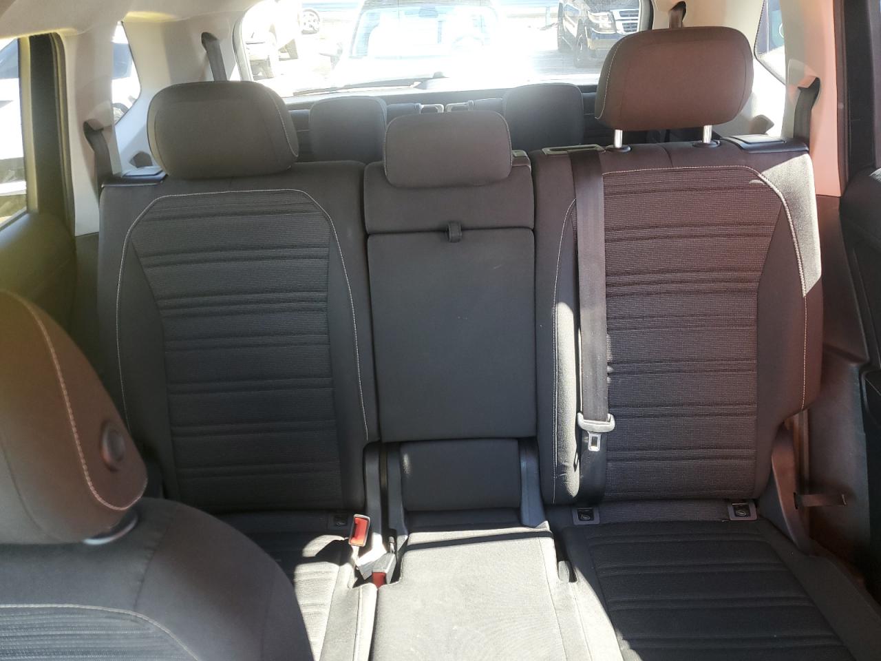 Volkswagen Tiguan S Image 2