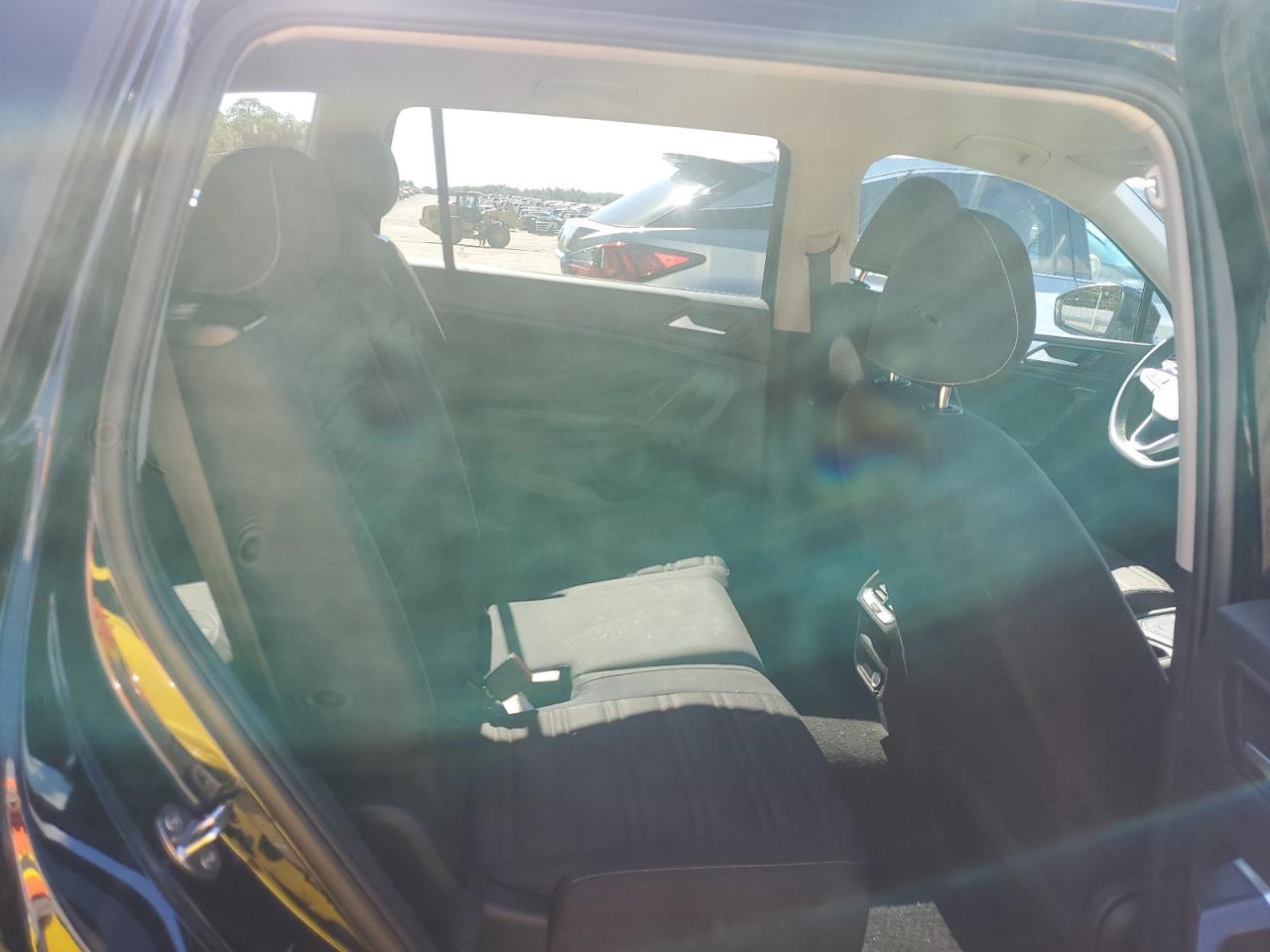 Volkswagen Tiguan S Image 9