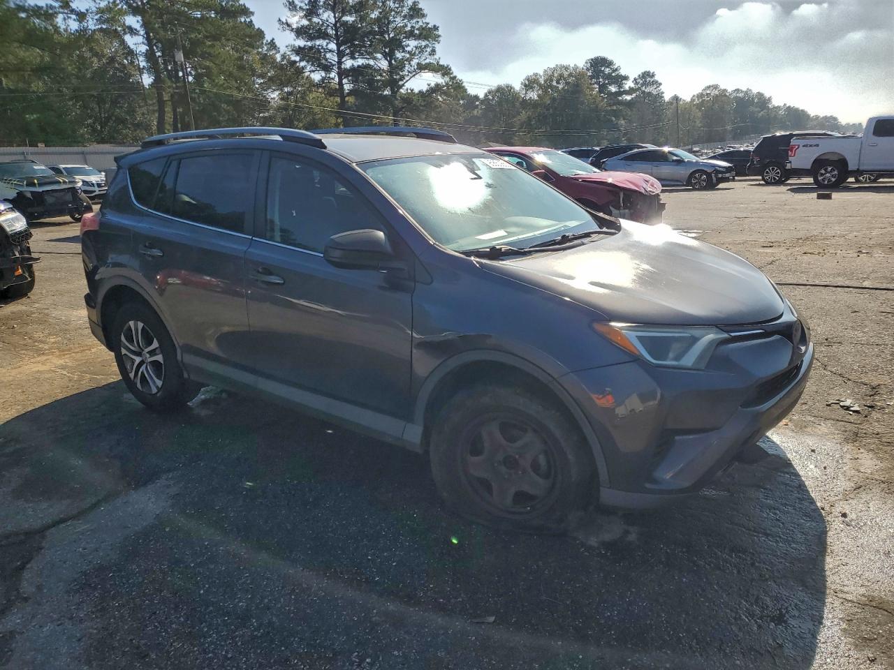 Toyota RAV4 Le Image 6