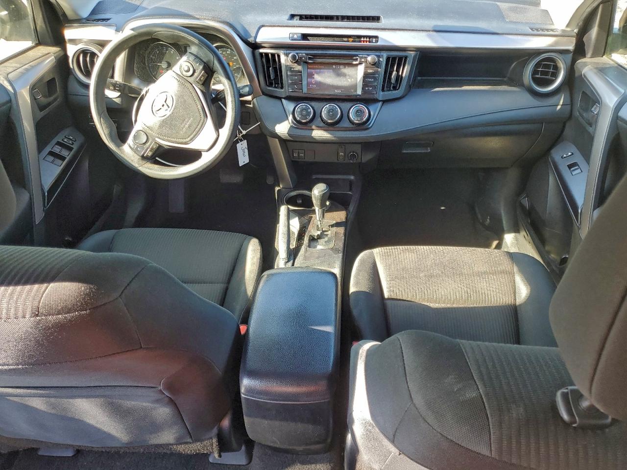 Toyota RAV4 Le Image 3