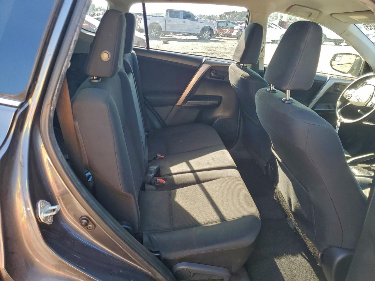 Toyota RAV4 Le Image 8