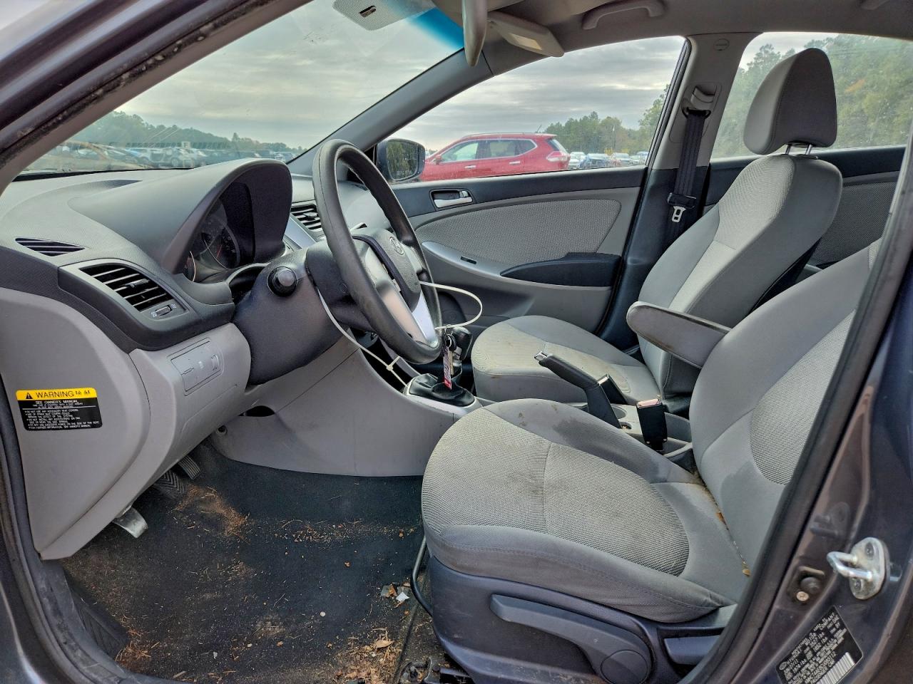 Hyundai ACCENT Gls Image 11