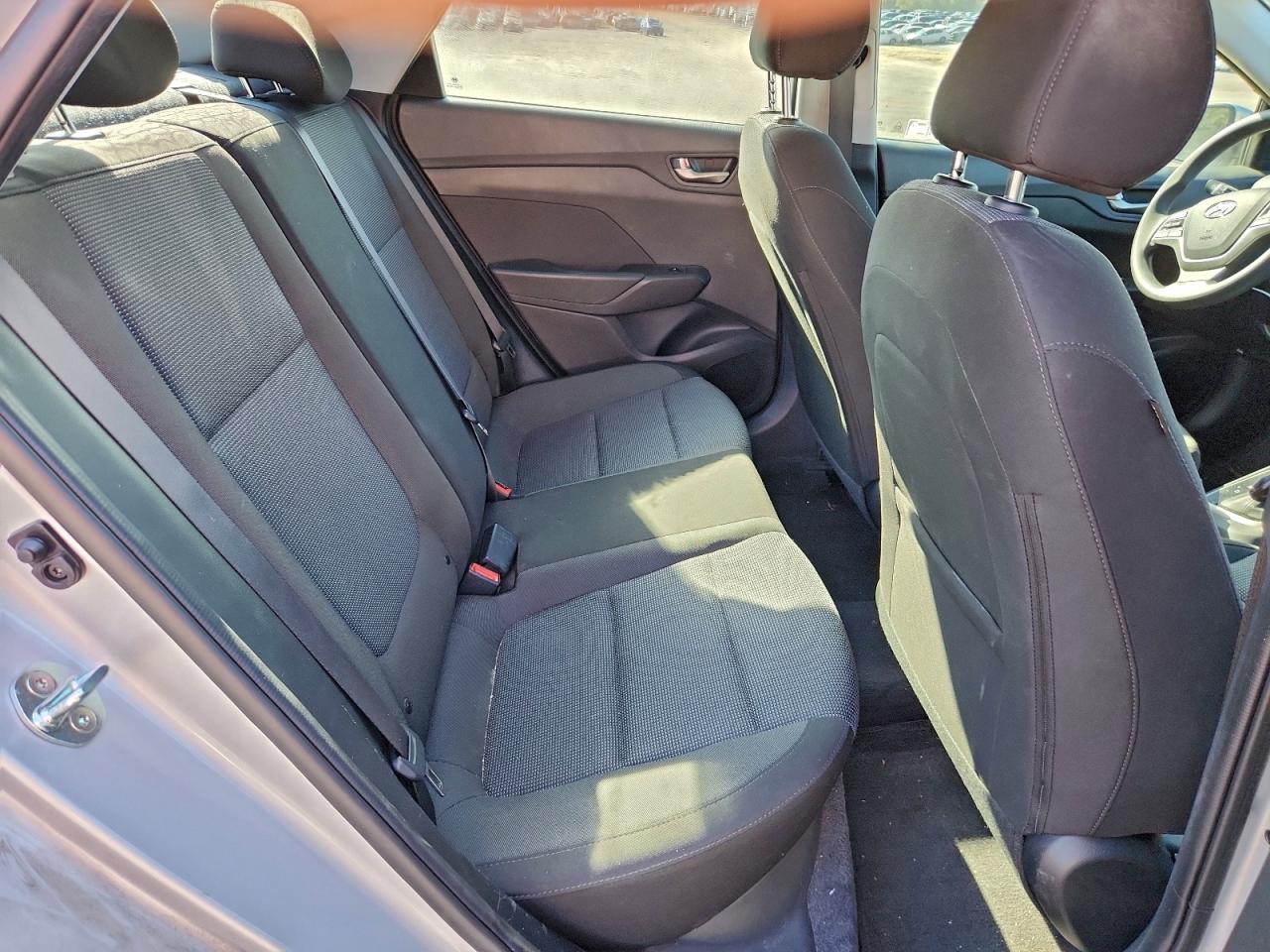 Hyundai ACCENT Se Image 12