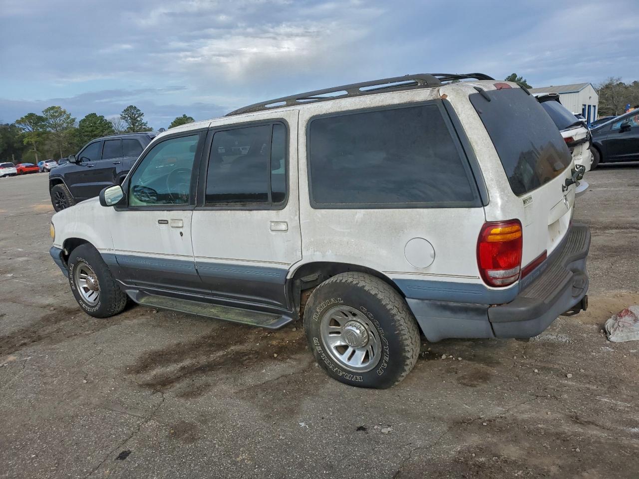 Mercury Mountainer Image 2