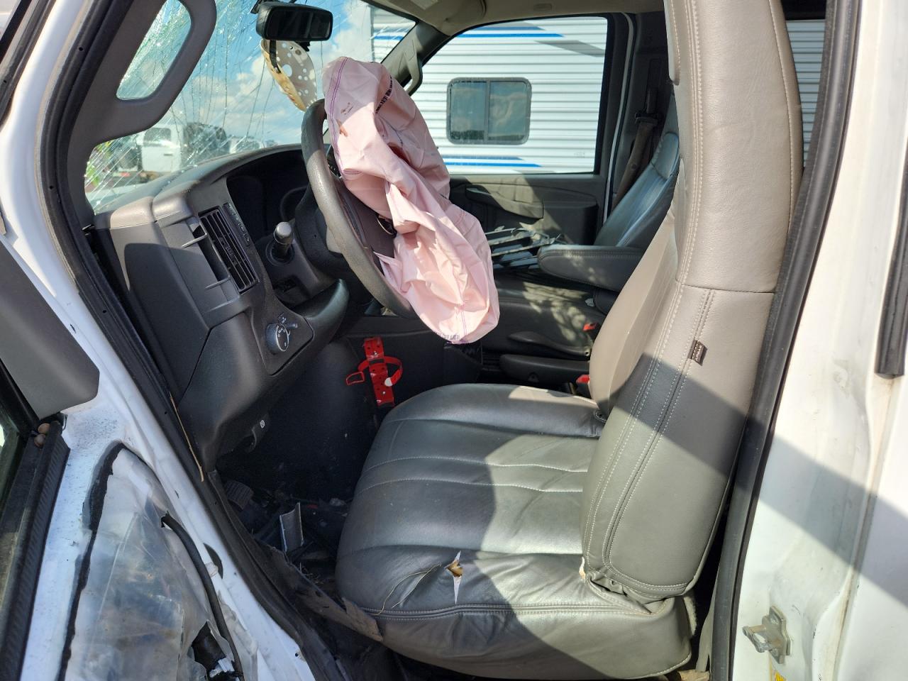 Chevrolet Express Ls Image 3