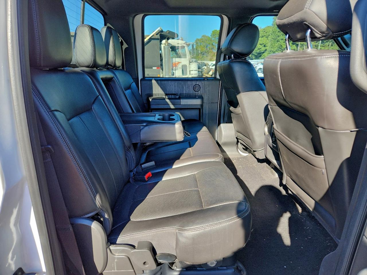 Ford F-350 Super Duty Image 11