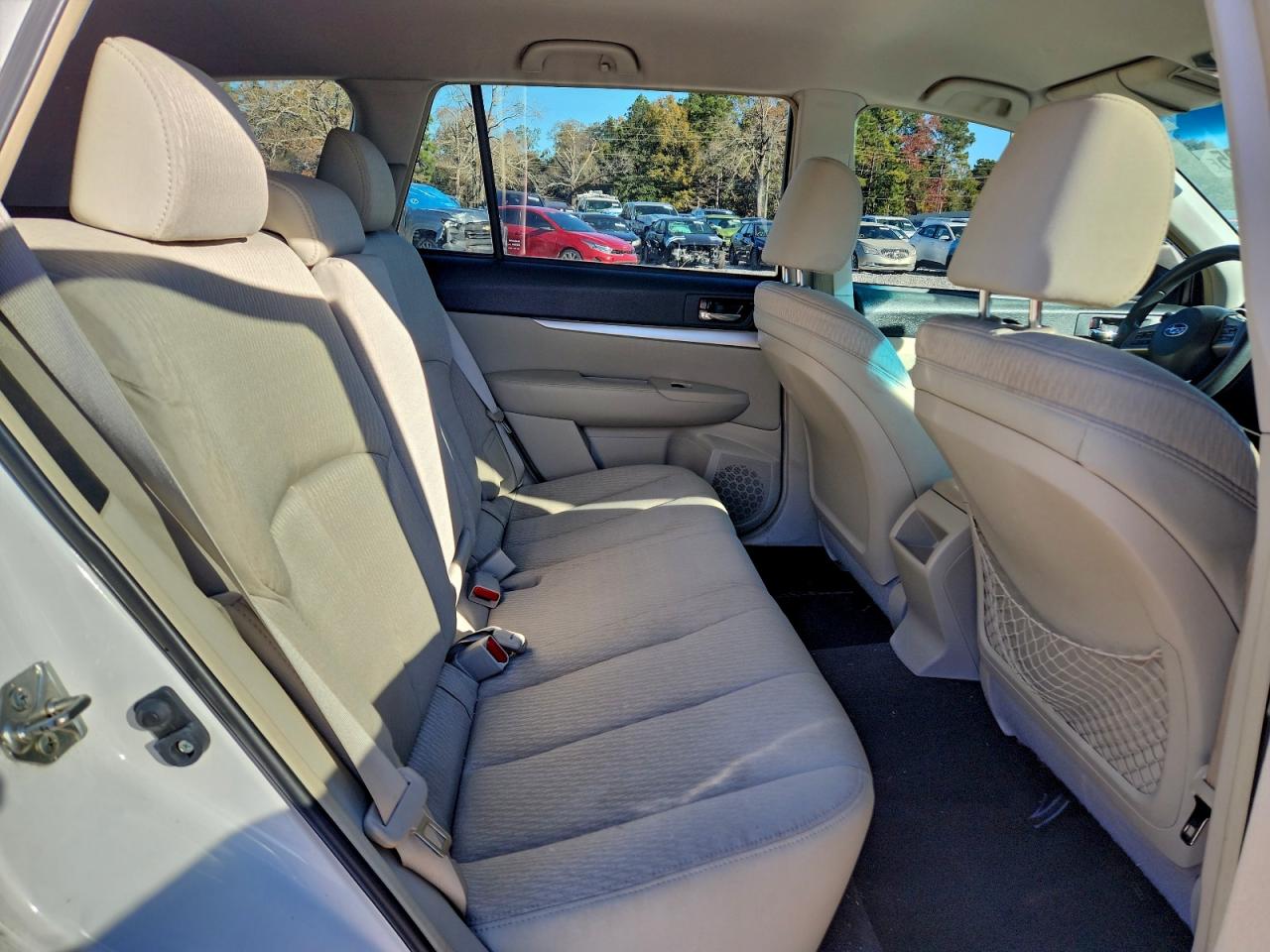 Subaru Outback 2.5i Image 10