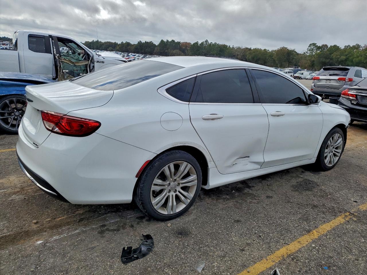 Chrysler 200 Limited Image 4