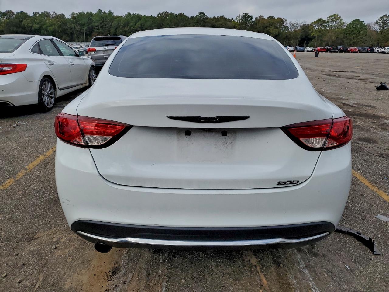 Chrysler 200 Limited Image 11