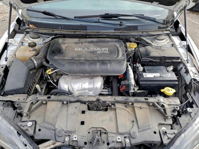 Chrysler 200 Limited Image 13