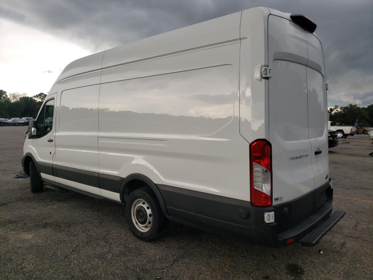 Ford Transit T-250 Image 4