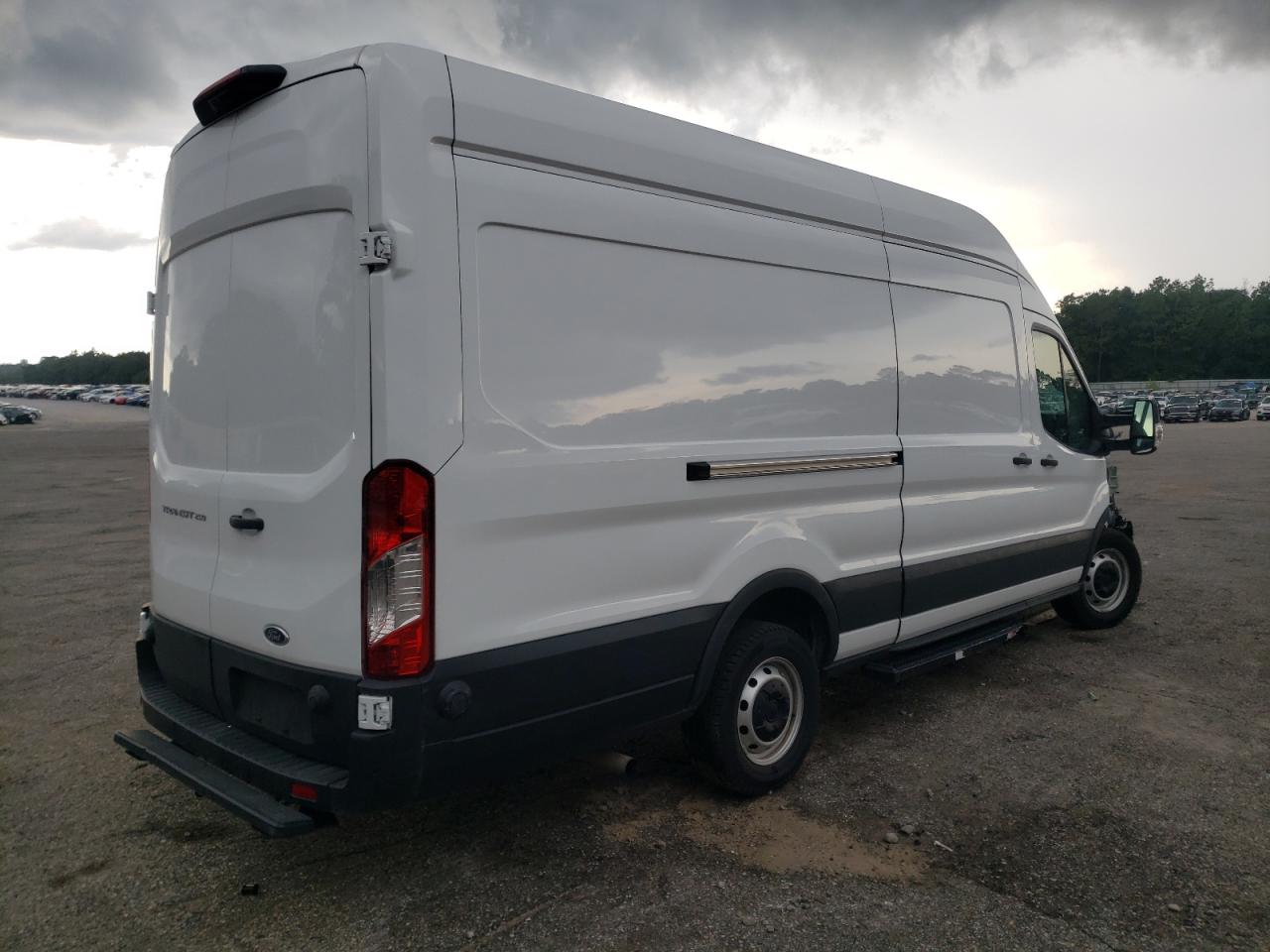 Ford Transit T-250 Image 5