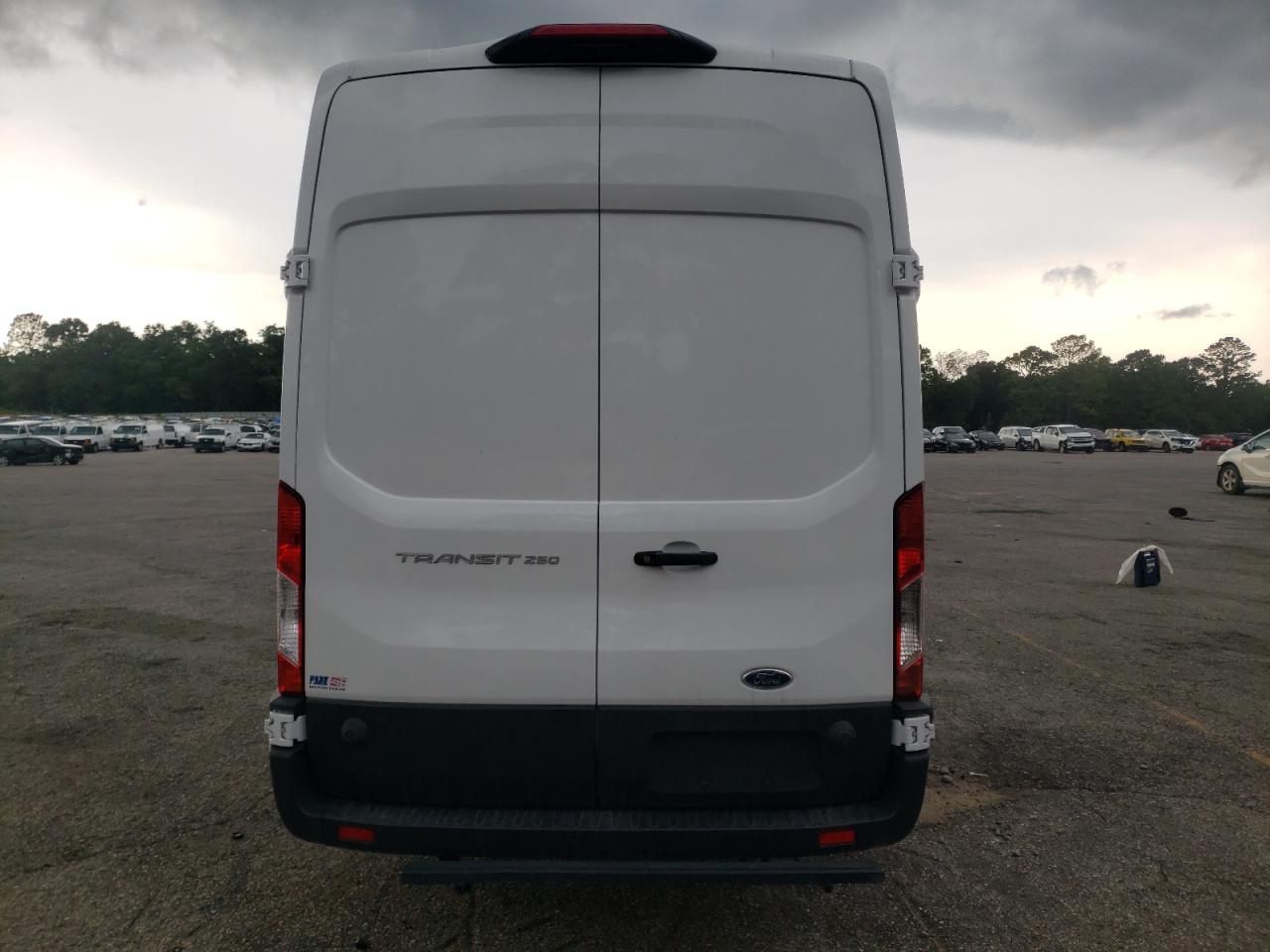 Ford Transit T-250 Image 6