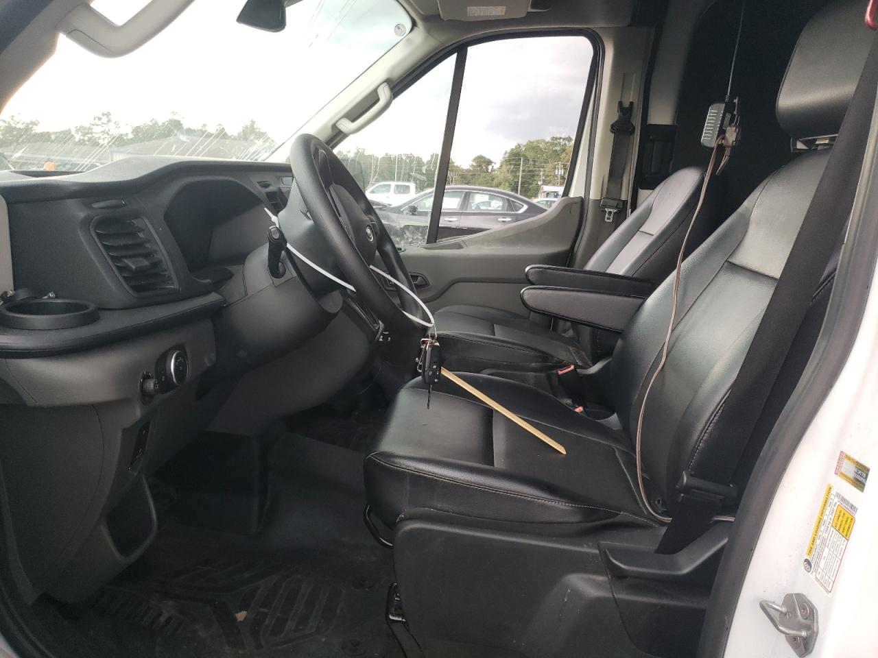 Ford Transit T-250 Image 8