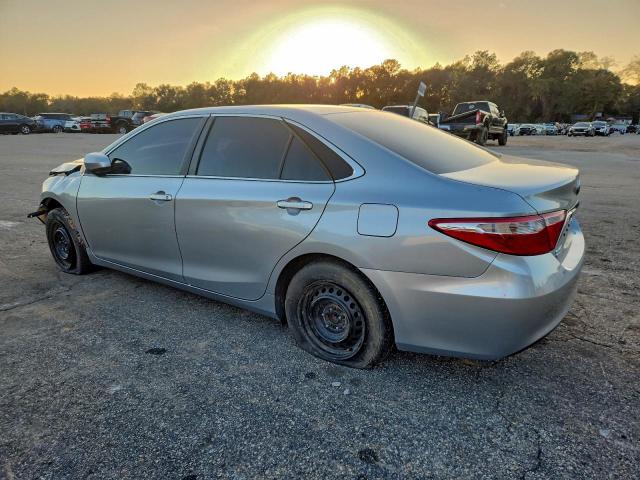 Toyota Camry Le Image 2