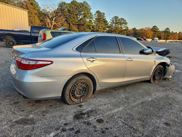Toyota Camry Le Image 12