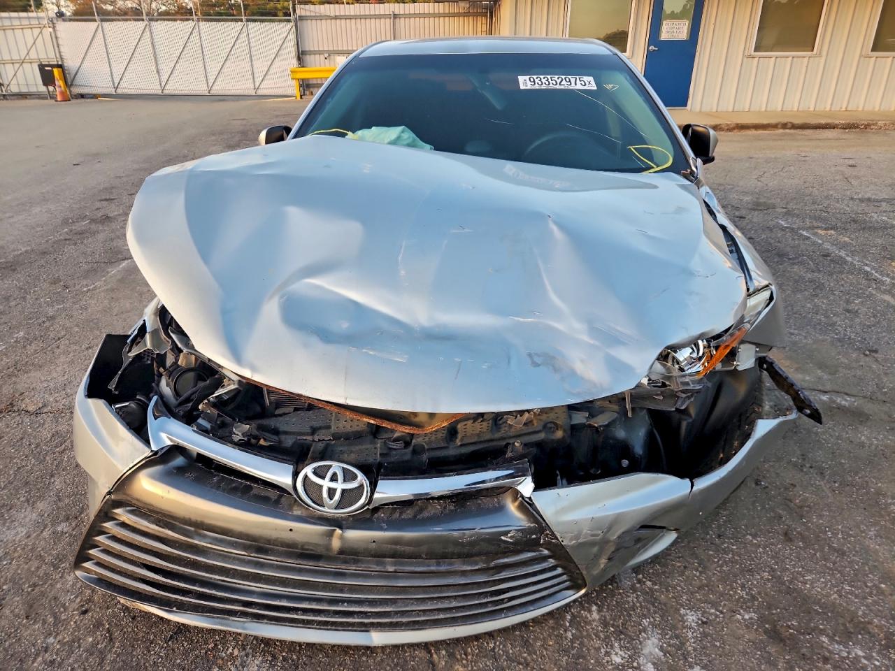 Toyota Camry Le Image 11