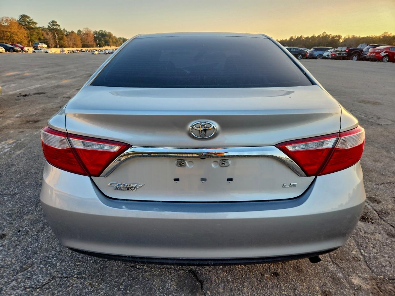 Toyota Camry Le Image 7