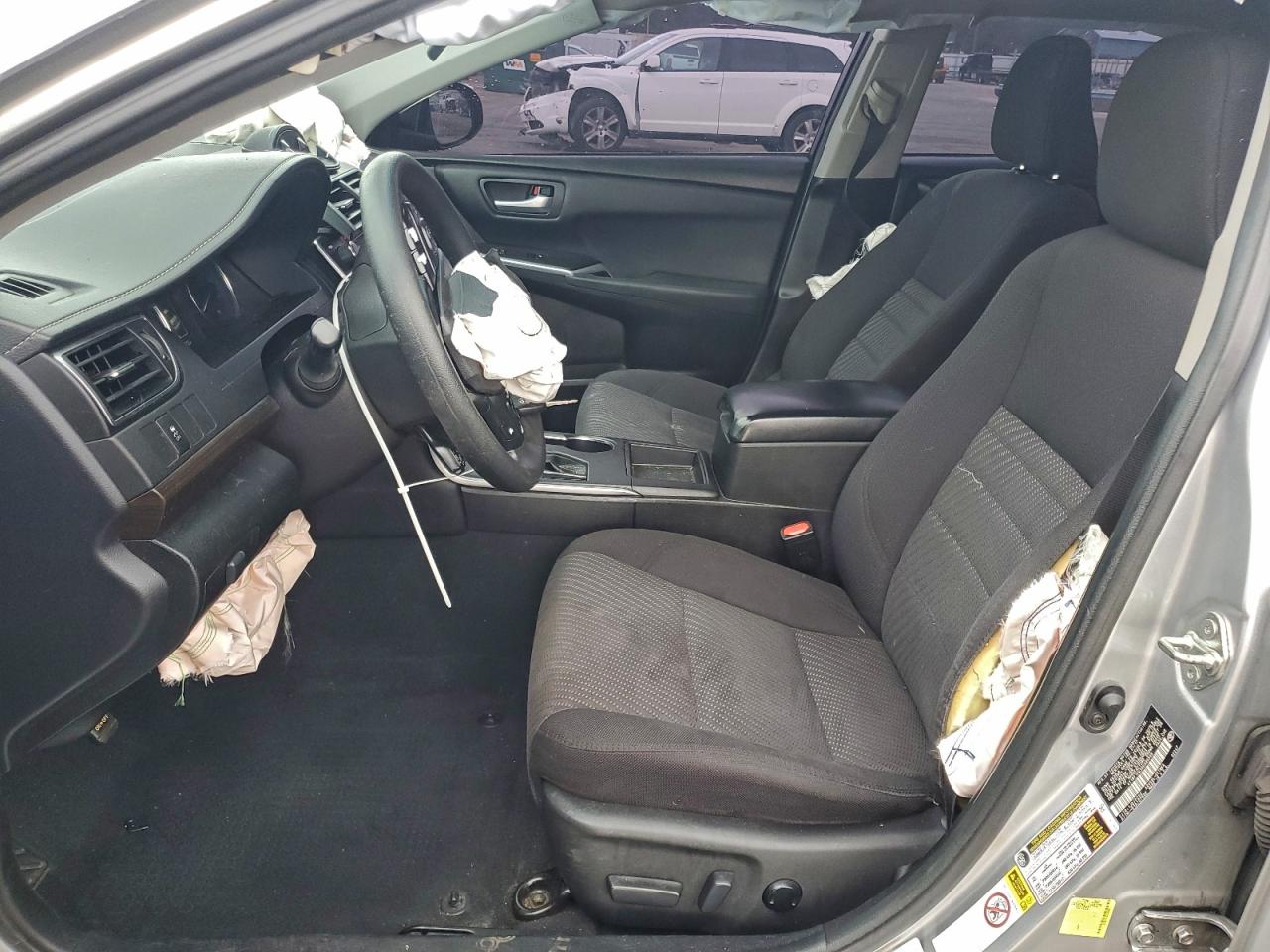 Toyota Camry Le Image 3