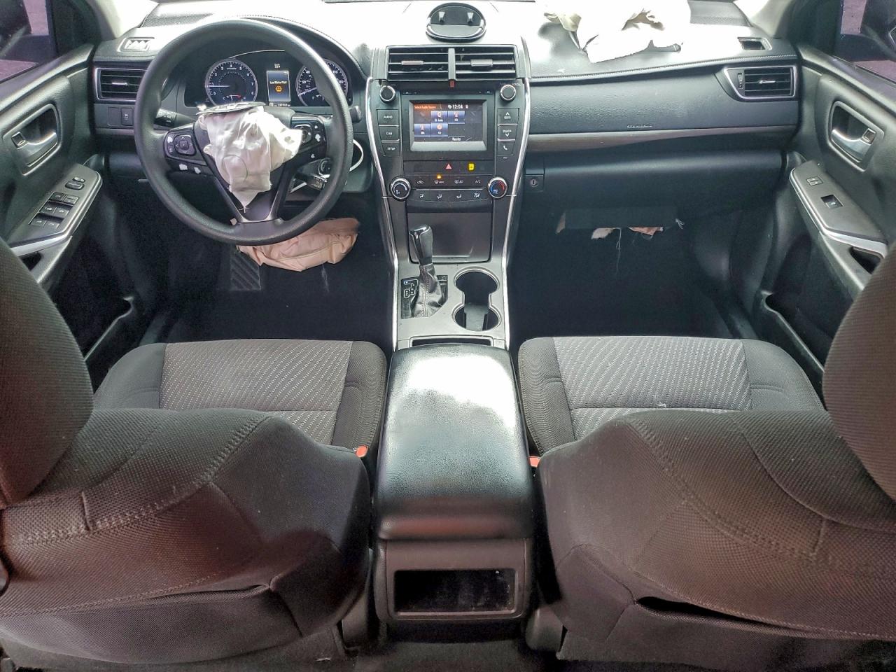 Toyota Camry Le Image 8