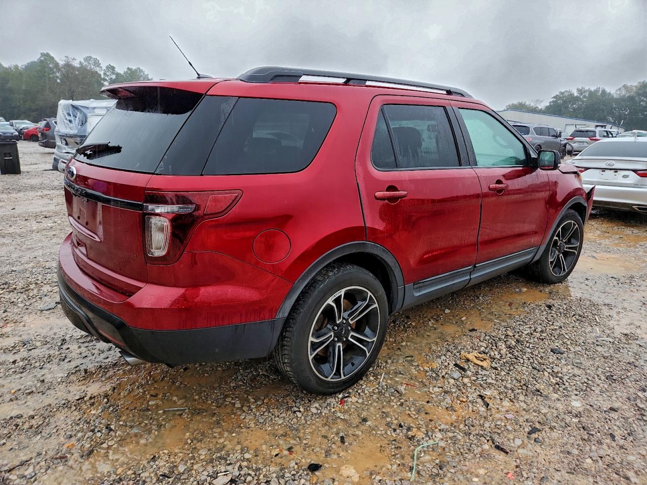 Ford Explorer Sport Image 4