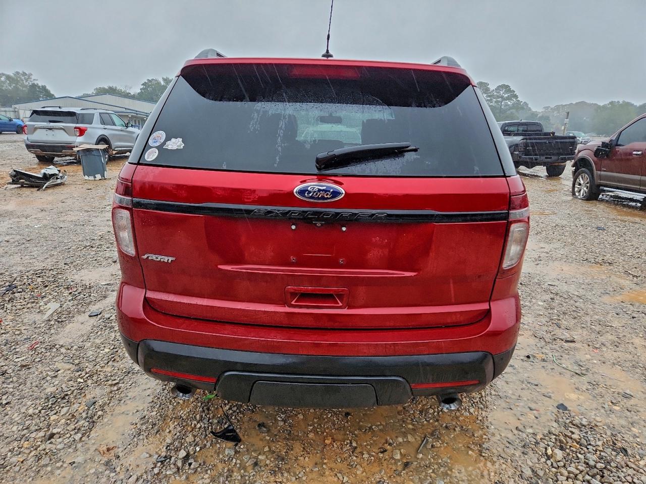 Ford Explorer Sport Image 9