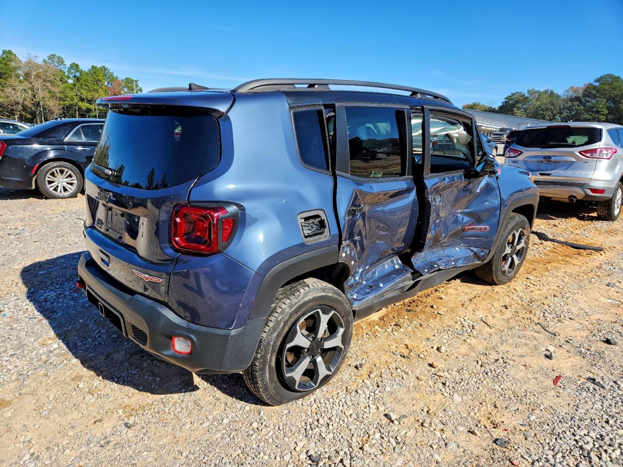 Jeep Renegade Trailhawk Image 2