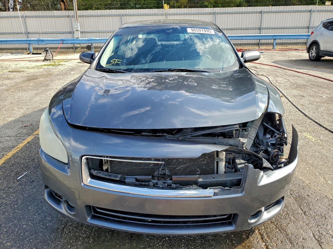 Nissan Maxima S Image 10