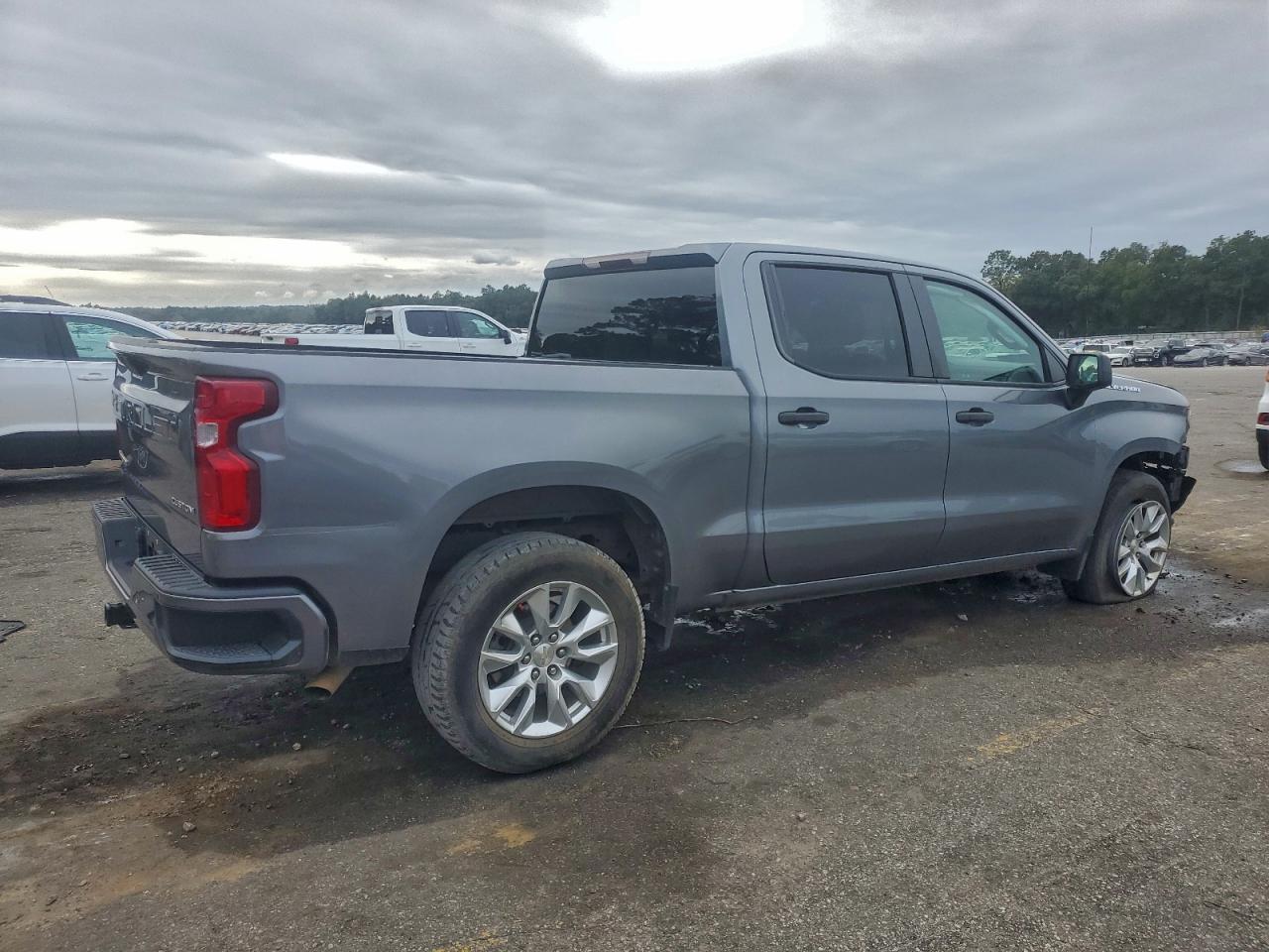Chevrolet Silverado C1500 Custom Image 2